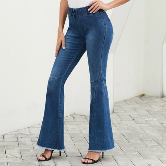 boutique Denim - 1 left ✨ medium-wash blue high waist flare jeans!